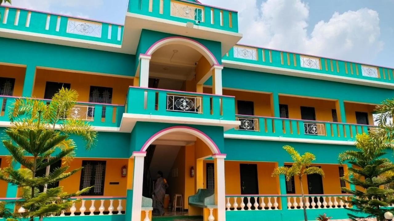 Paradise Forest Resort 蓬蒂切里 外观 照片