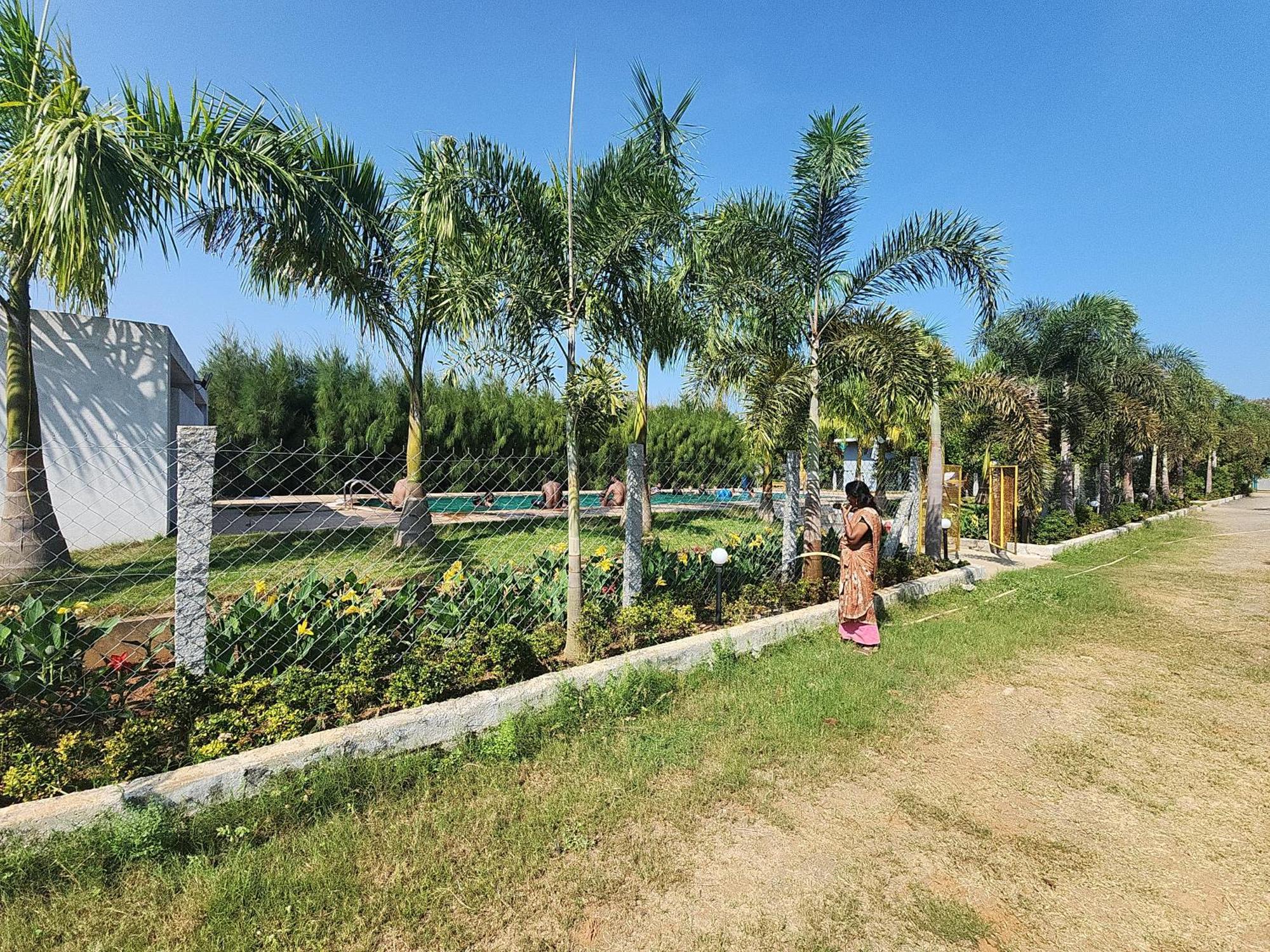 Paradise Forest Resort 蓬蒂切里 外观 照片